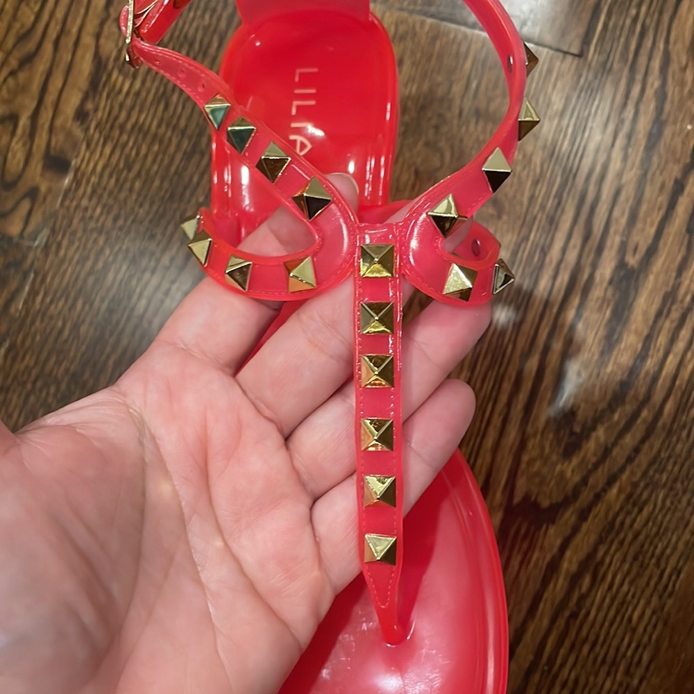 Hot Pink Jelly sandals with gold hardware - Picture 3 of 3